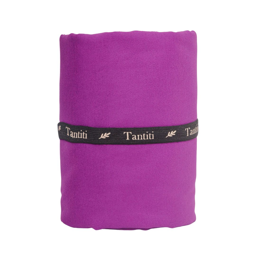 Toalla de microfibra morada, compacta, fácil de transportar y de secado rápido